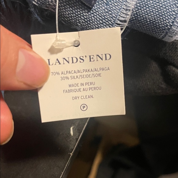 Land Ends 70% Alpaca 🦙 & 30% Silk Light Denim Blue Fringe 🧣 - Picture 4 of 6